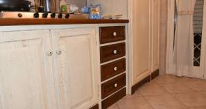 Cucina Fiore country shabby chic in legno su misura panna